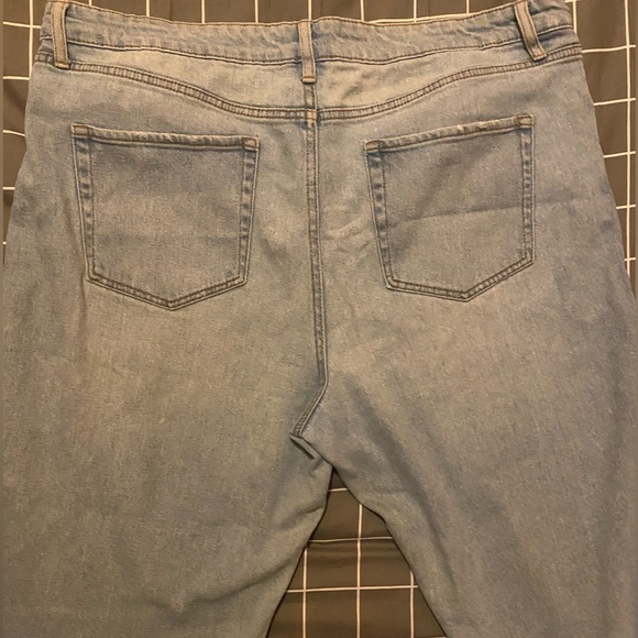 High Rise Mom Jeans - Picture 2 of 5